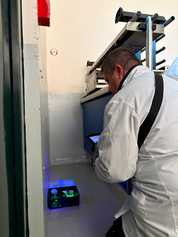 rat-technicien-inspection-boitier-appatement